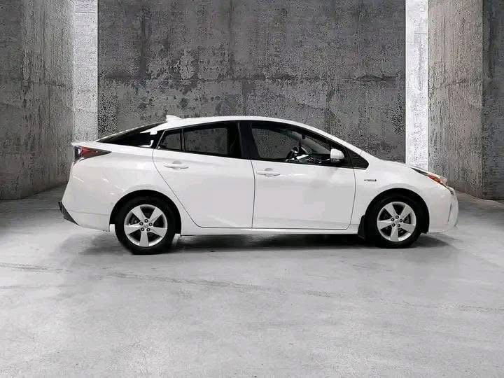 Toyota Prius Plug-in Hybrid 1,8 VVT-i Hybrid Executive_3