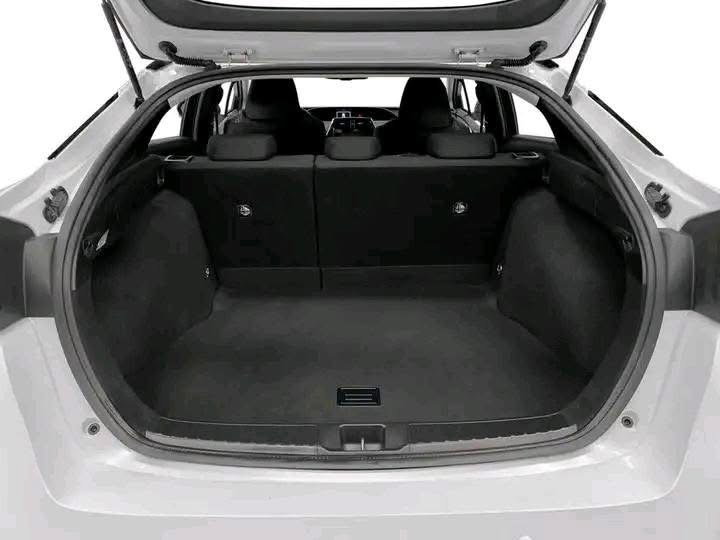 Toyota Prius Plug-in Hybrid 1,8 VVT-i Hybrid Executive_11