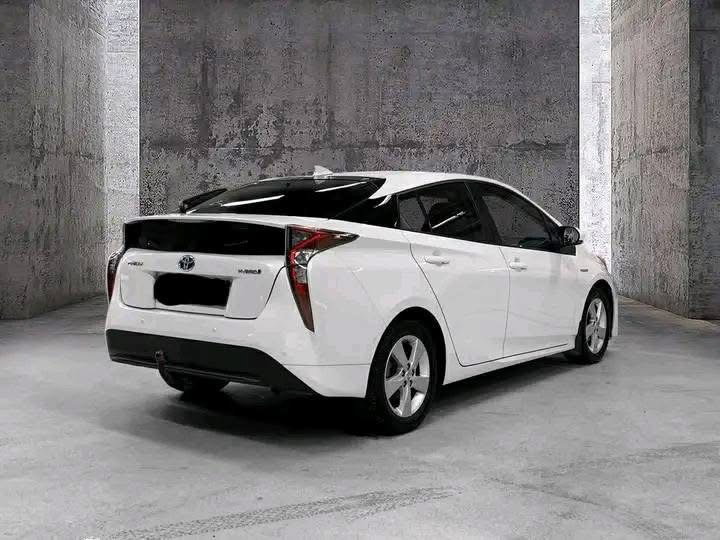 Toyota Prius Plug-in Hybrid 1,8 VVT-i Hybrid Executive_2