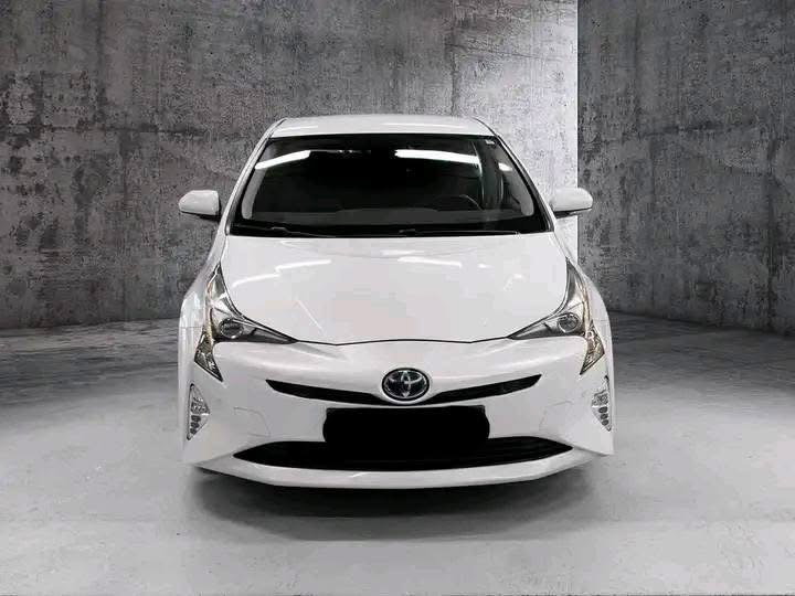 Toyota Prius Plug-in Hybrid 1,8 VVT-i Hybrid Executive_1