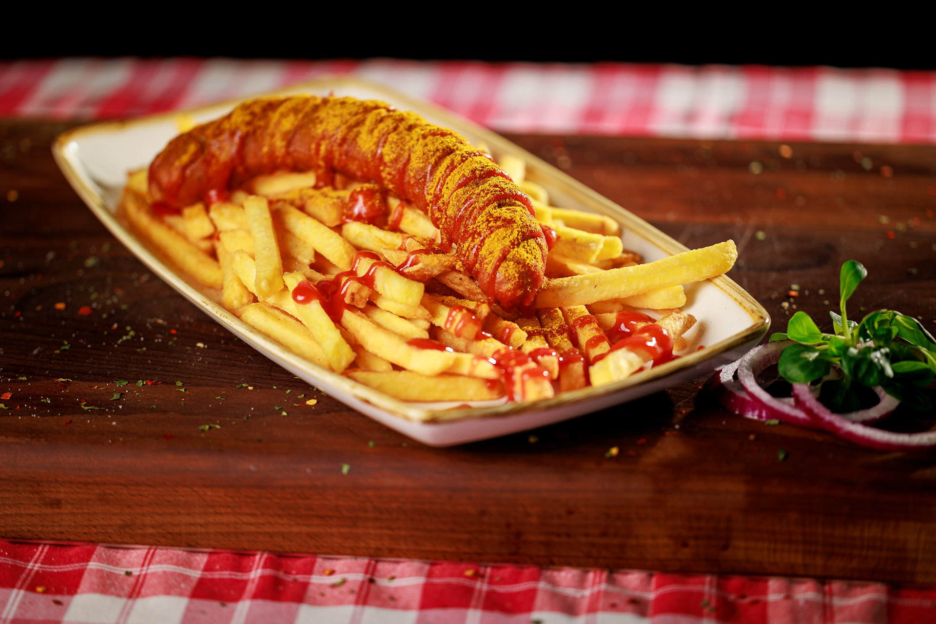 Currywurst/Käsekrainer/Bratwurst mit Pommes_0