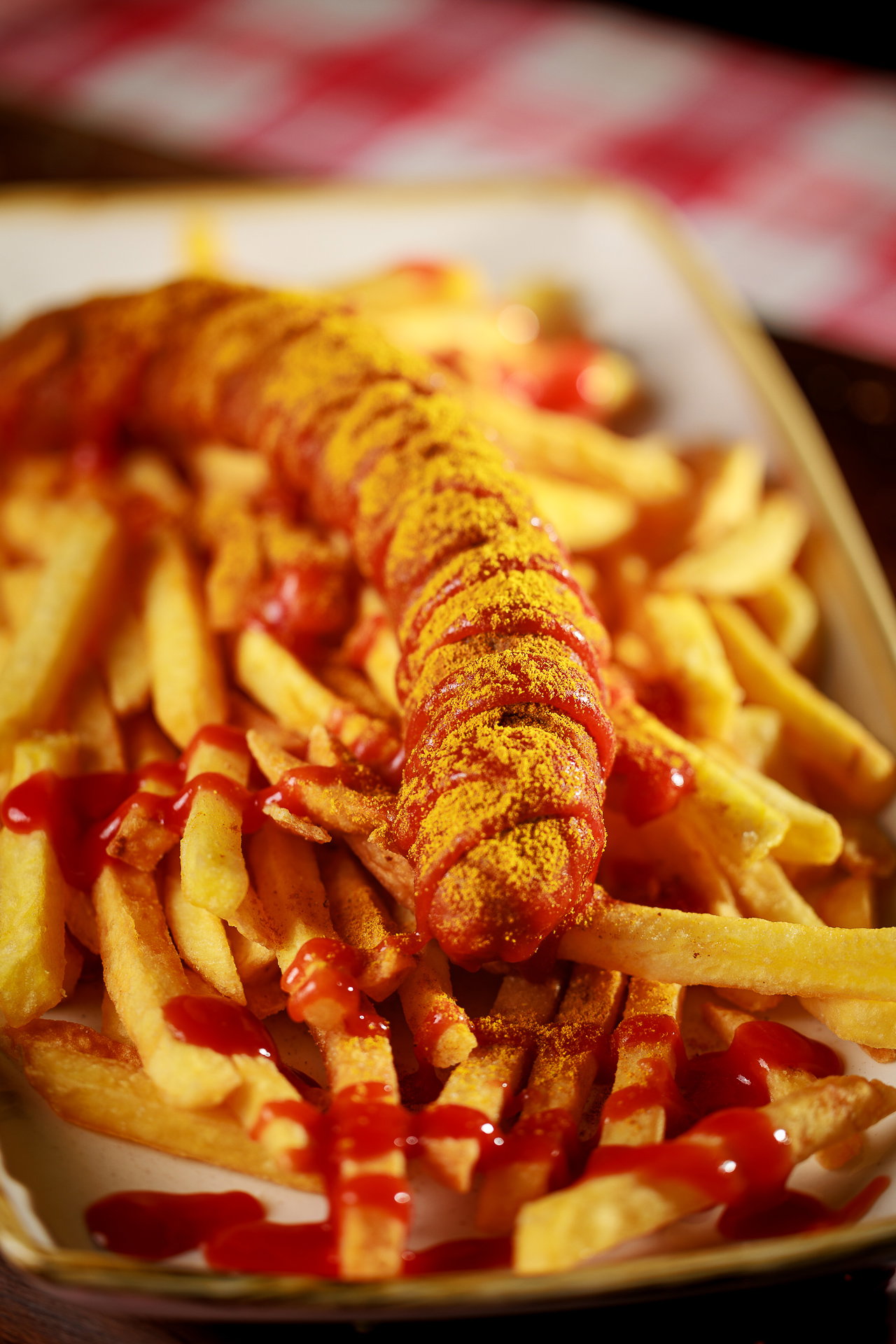 Currywurst/Käsekrainer/Bratwurst mit Pommes_3