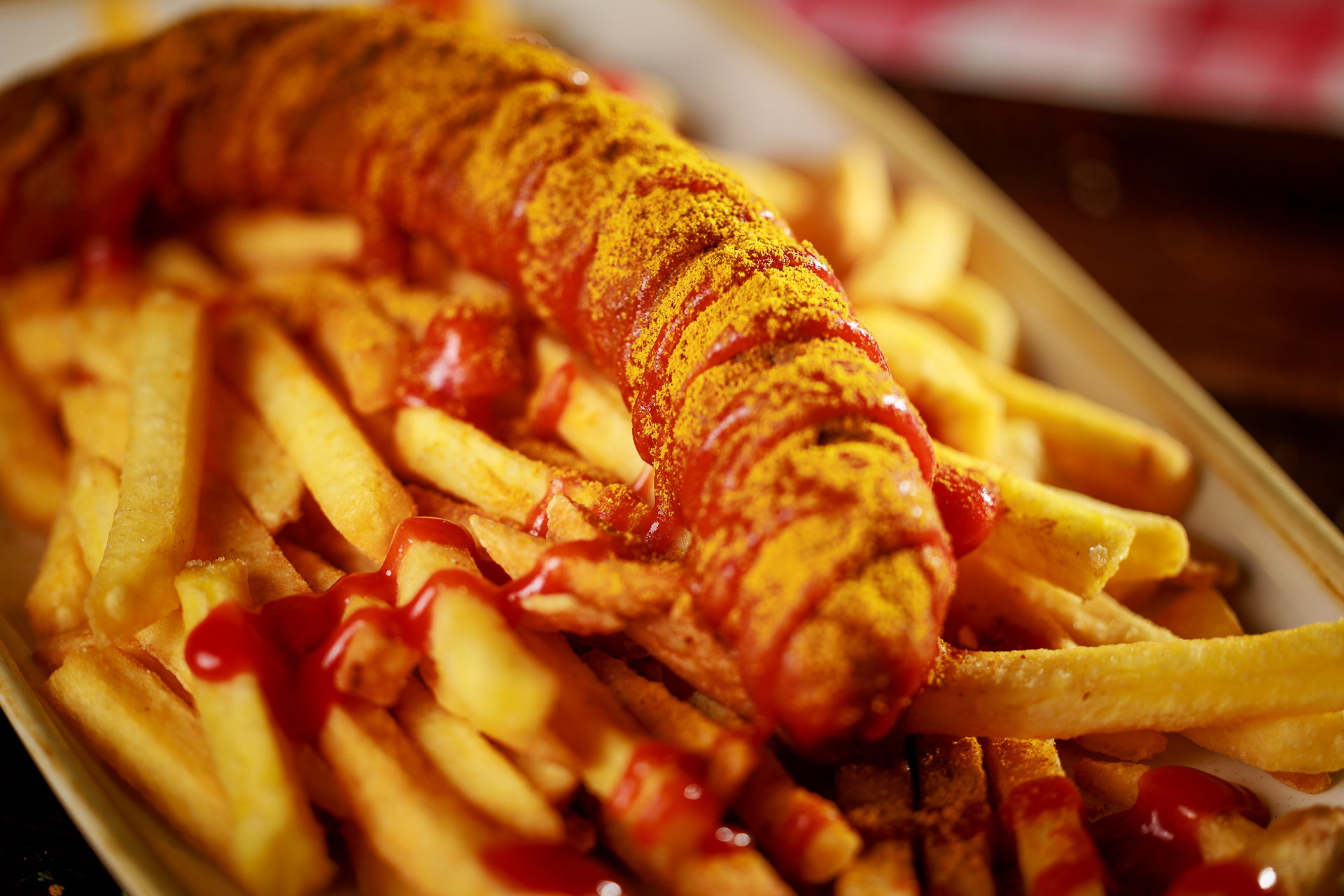 Currywurst/Käsekrainer/Bratwurst mit Pommes_1
