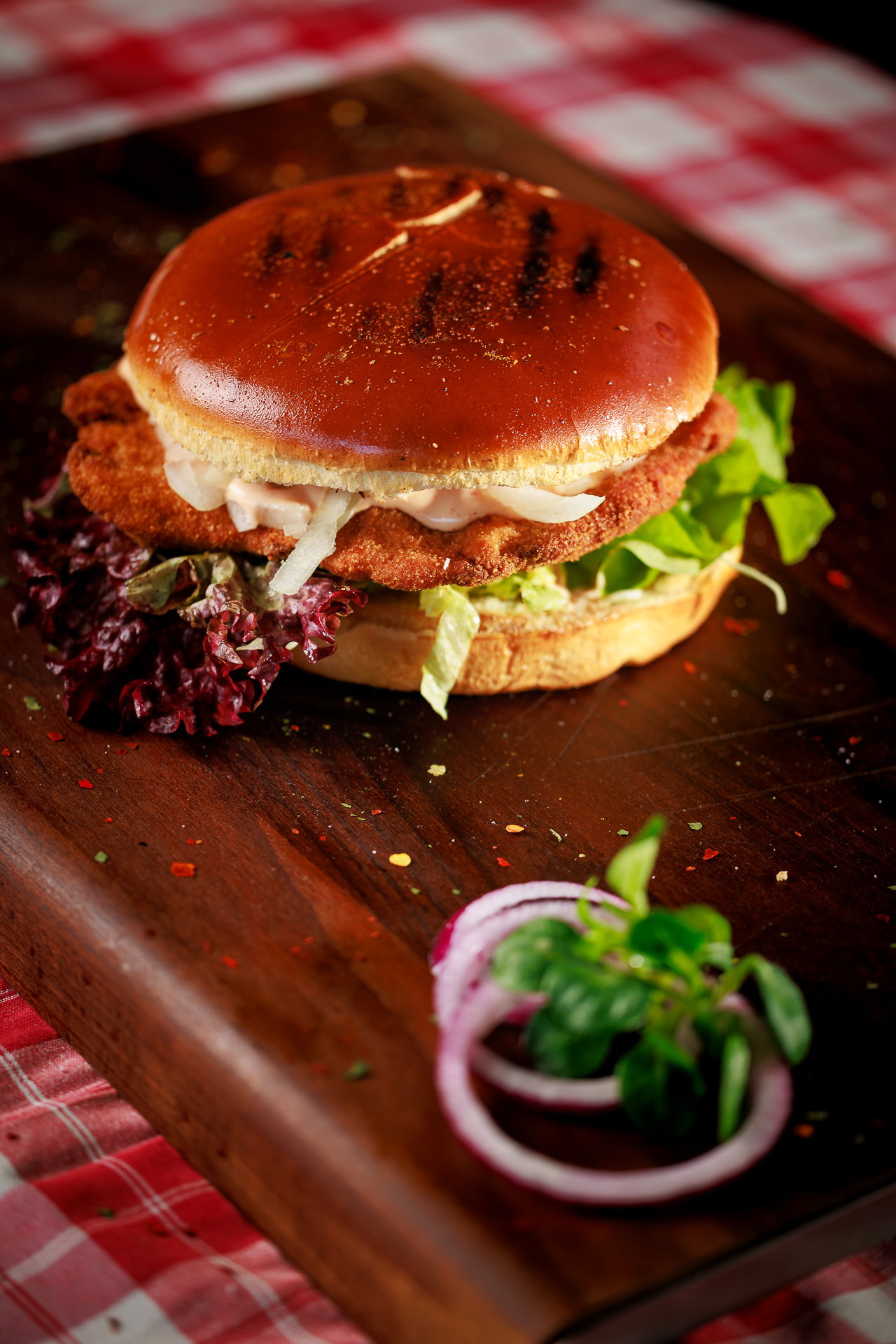 Schnitzel- oder Chickenburger_4