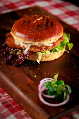 Schnitzel- oder Chickenburger
