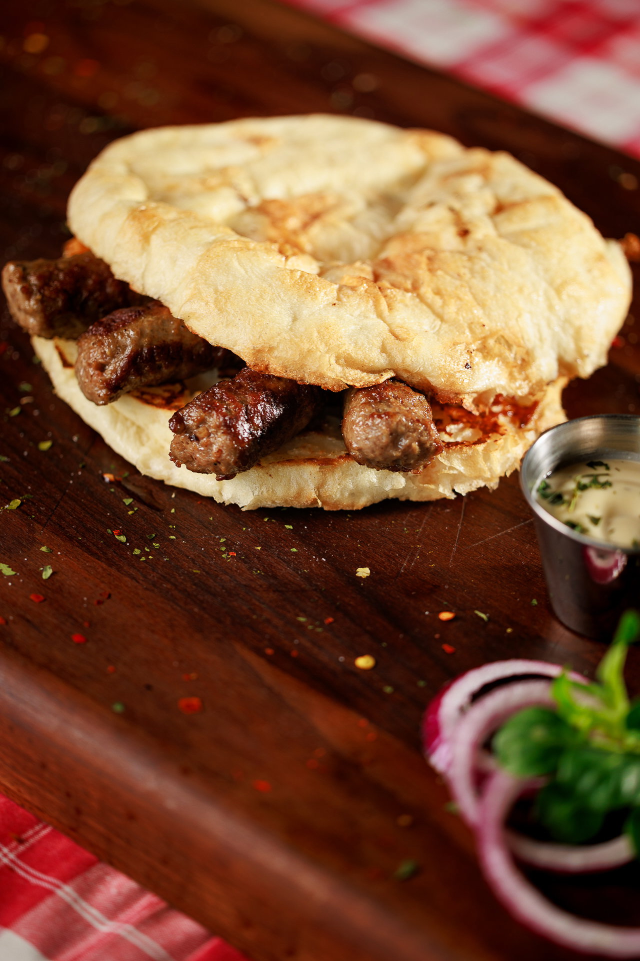 Cevapcici vom Rind mit Brot_0