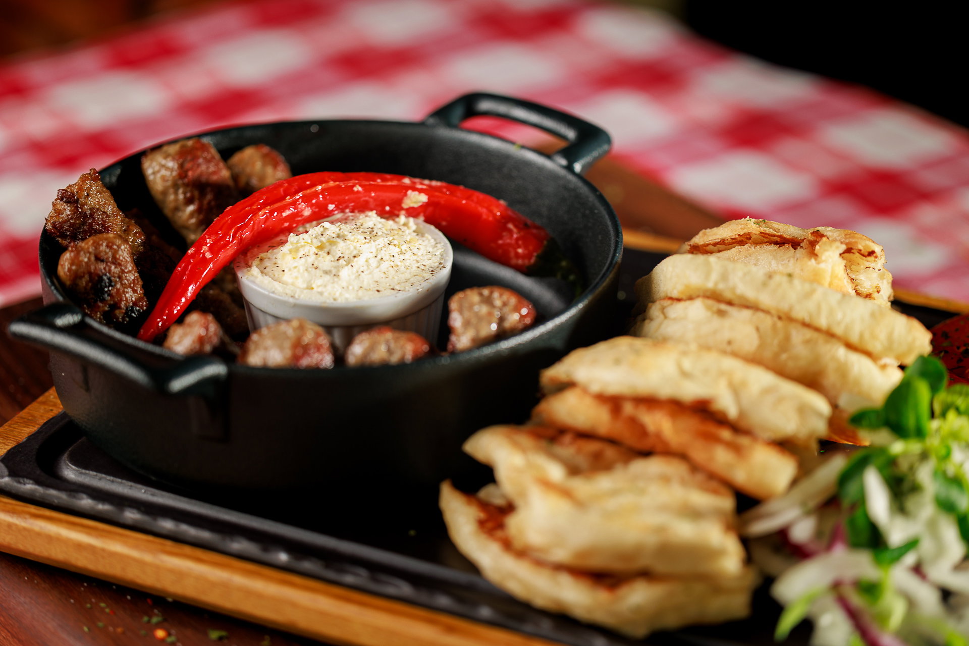 Cevapcici vom Rind mit Brot_7