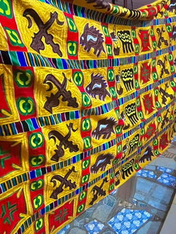 Adanwomase Kente weavers and Eco-tourism Centre 
