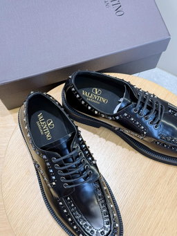 VALENTINO GARAVANI GENTLEGLAM DERBY SHOE 