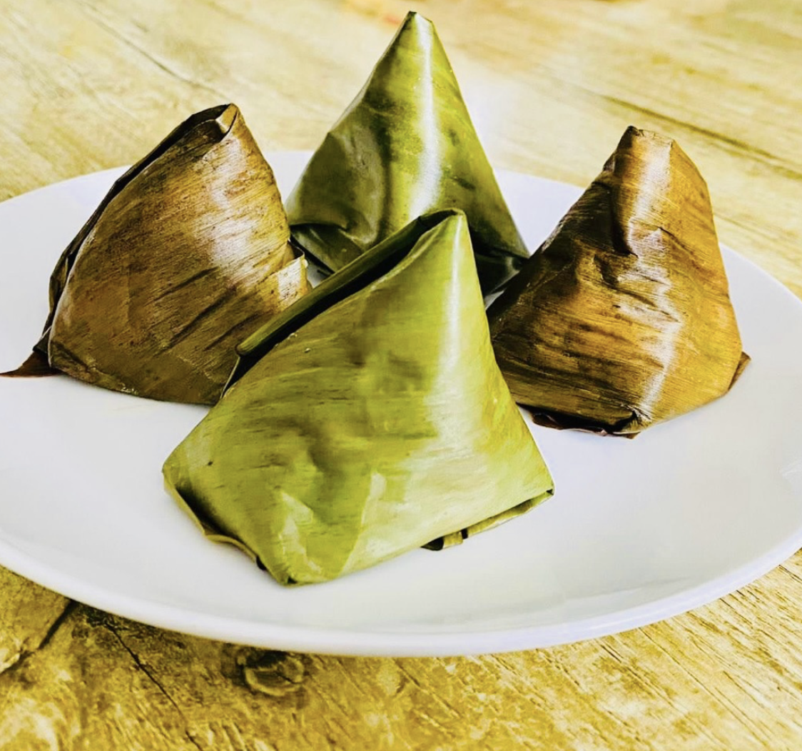 မုန့်ဖက်ထုပ်l Gutinous rice balls_0