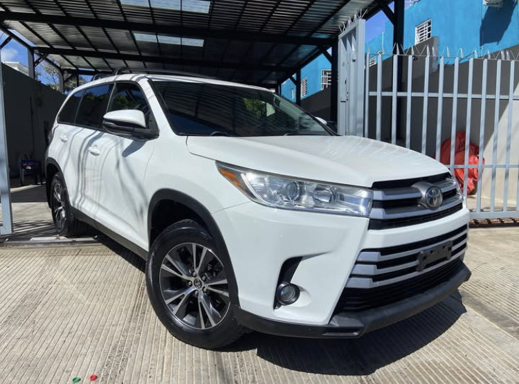 Toyota Highlander LE 2018_1