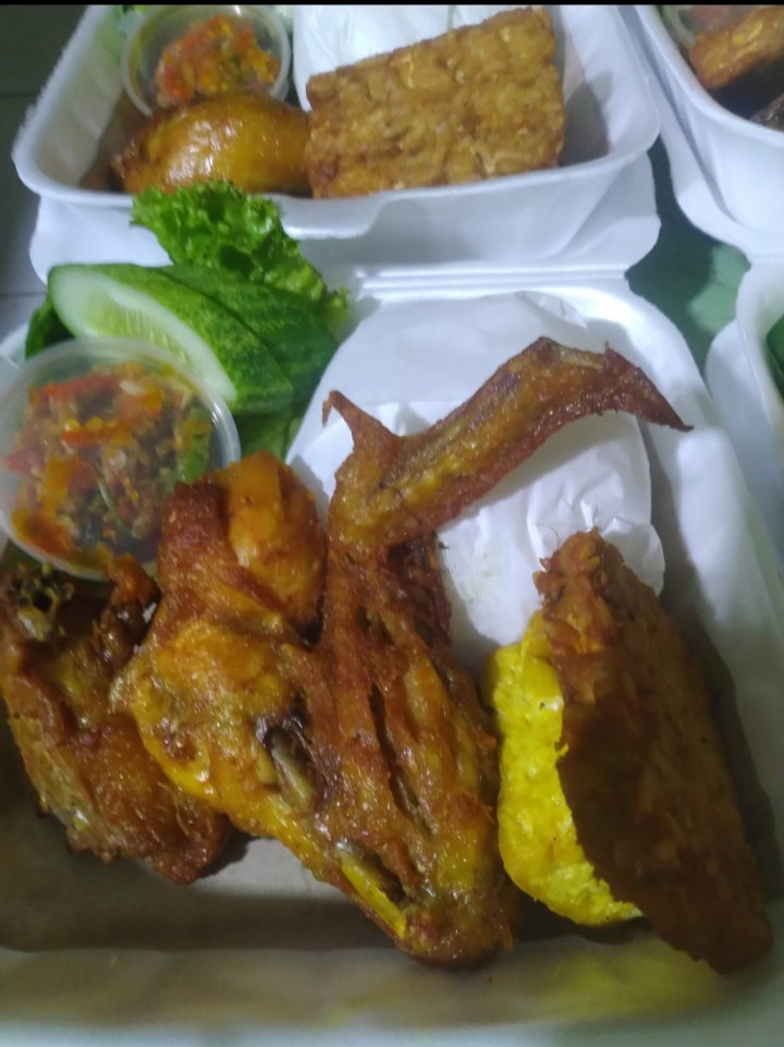 Ayam Goreng/Pecel Ayam 