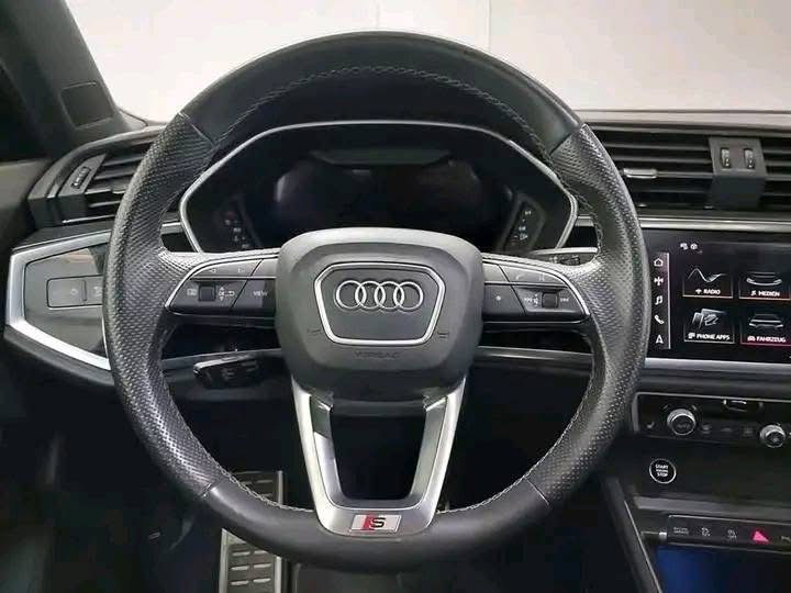Audi Q3 / 2022_1