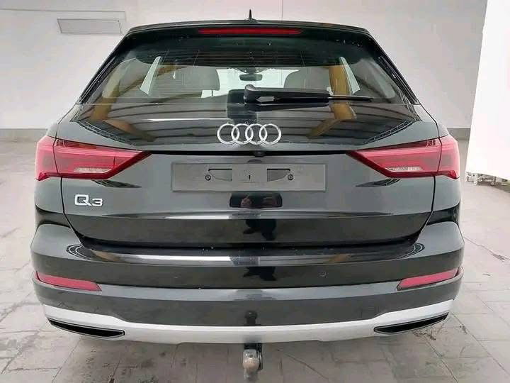 Audi Q3 / 2022_2