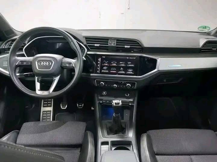 Audi Q3 / 2022_8