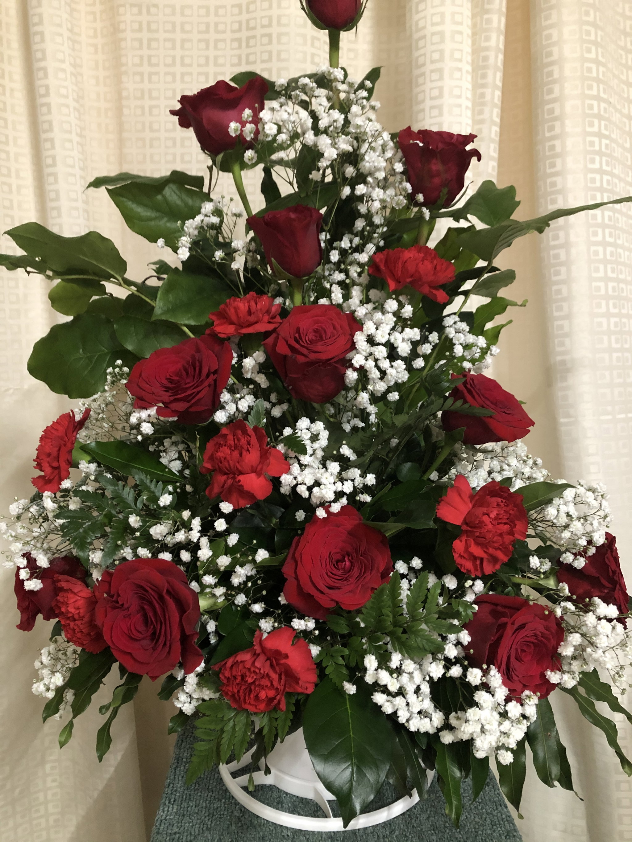 Doz. Roses Vase - deluxe with lilies_3