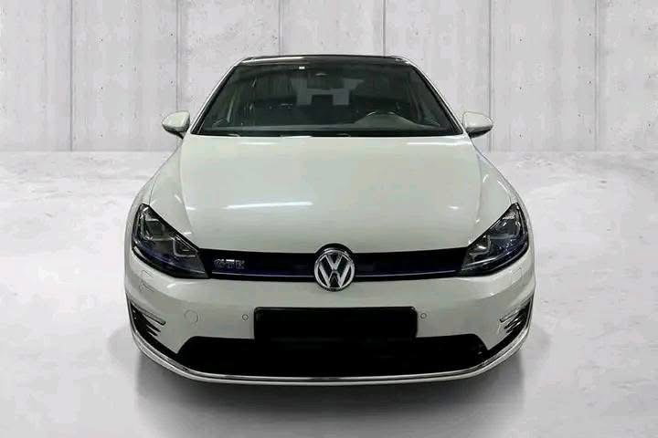 Volkswagen Golf GTE / 2015