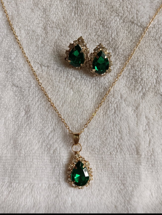 Fashion Necklace with Matching Earings