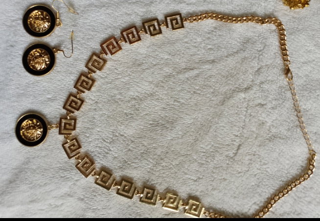 Fashion Necklace with Matching Earings_3