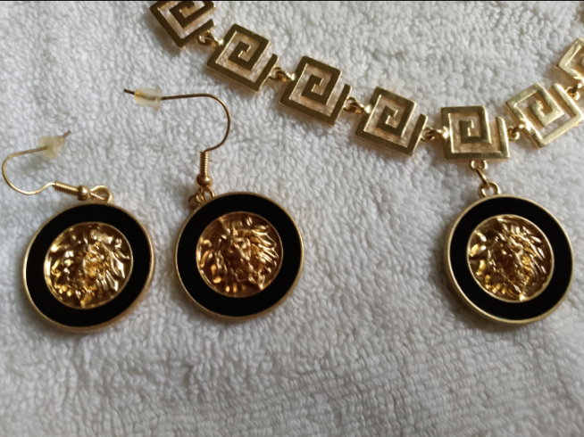Fashion Necklace with Matching Earings_2