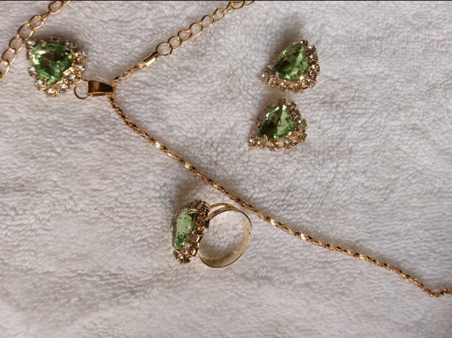 Fashion Necklace with Matching Earings_9