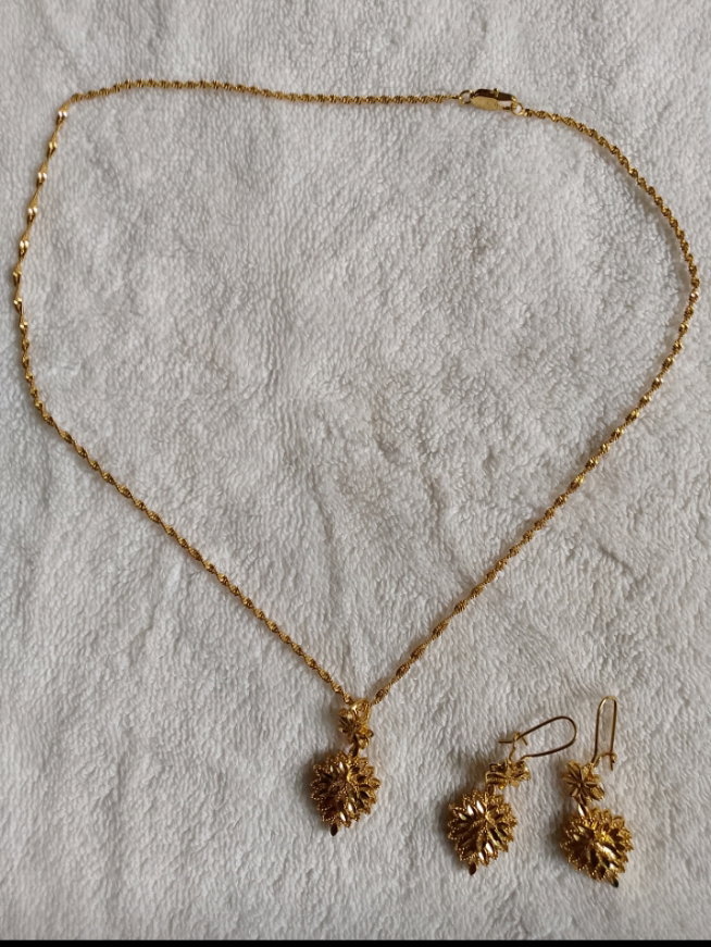Fashion Necklace with Matching Earings_5