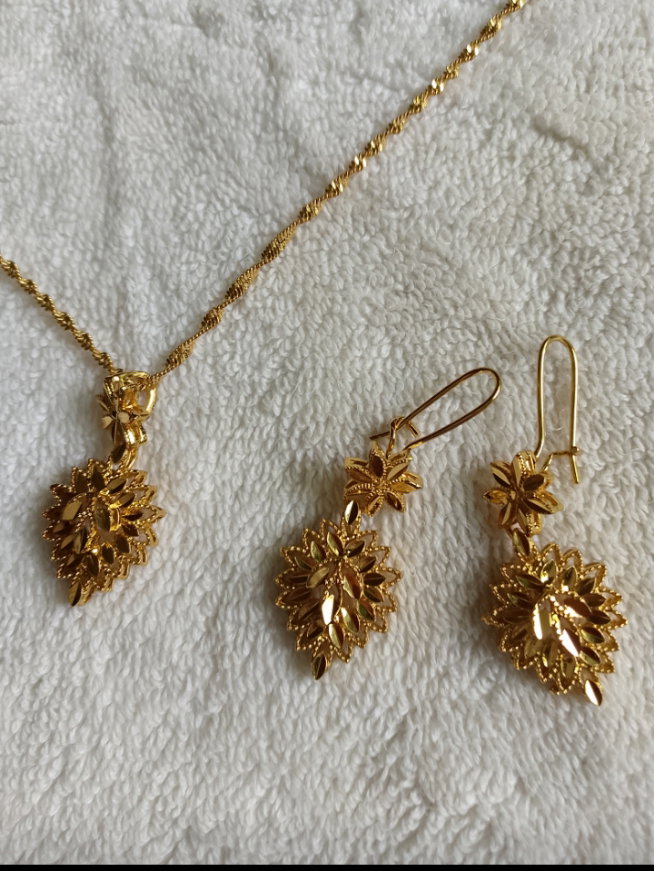Fashion Necklace with Matching Earings_6