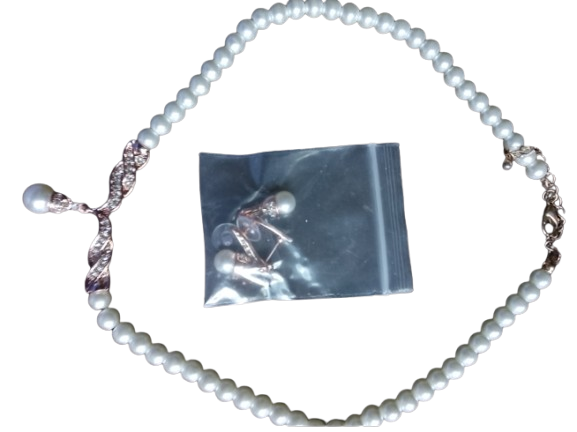 Fashion Necklace with Matching Earings_11