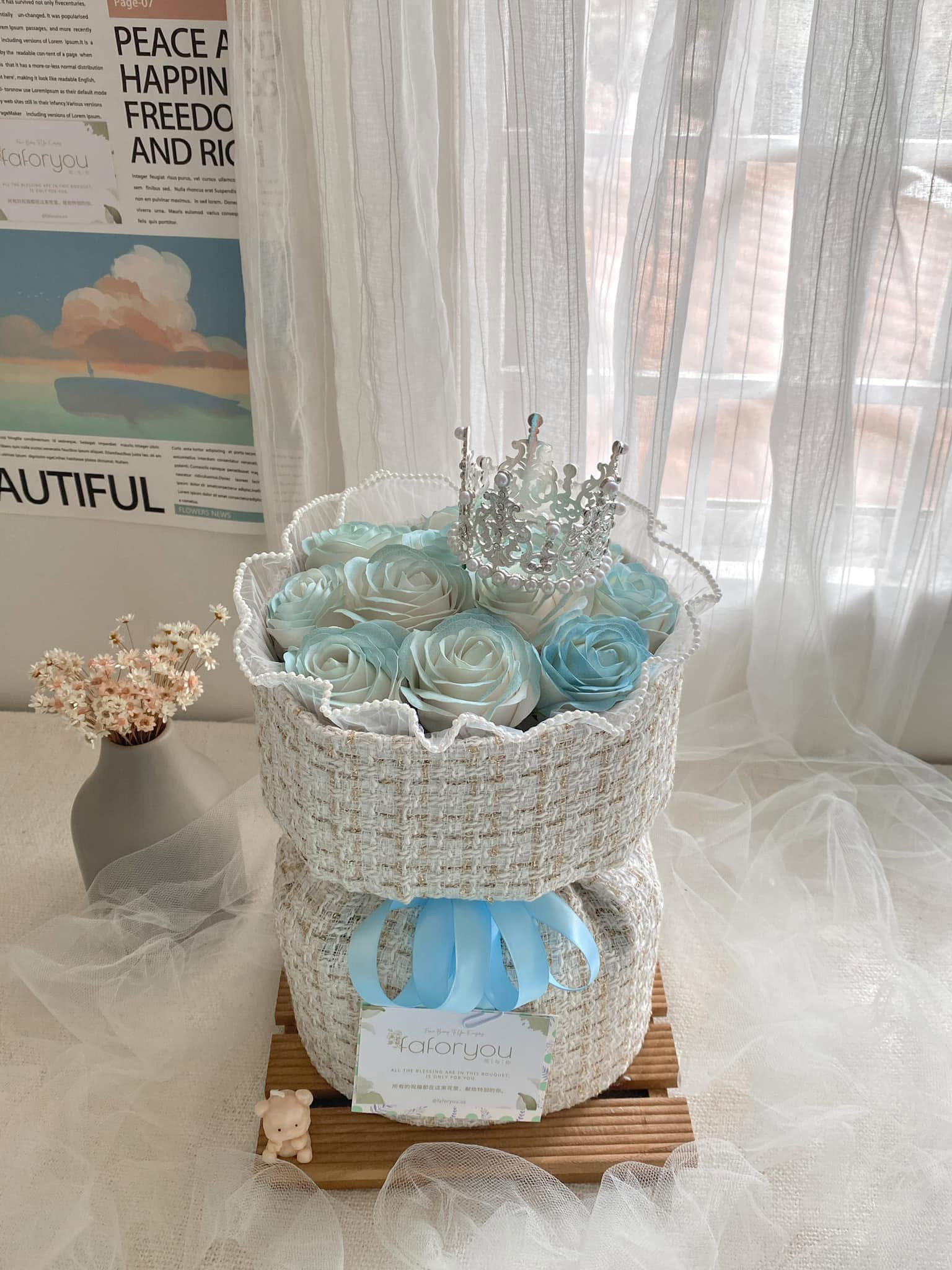 11 stalk Chanel Round Bouquet_0