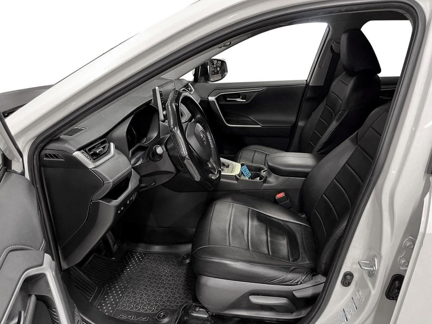 Toyota RAV4 /2021 _8