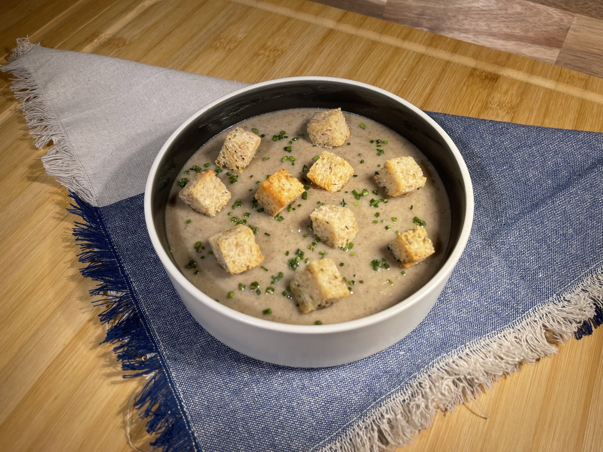 Mushroom soup With Homemade Croutons, vegetarian_0