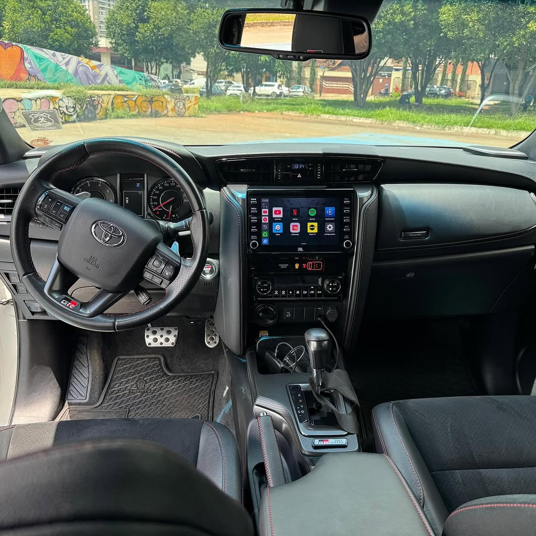 Toyota Hilux Sw4 GR-S_3