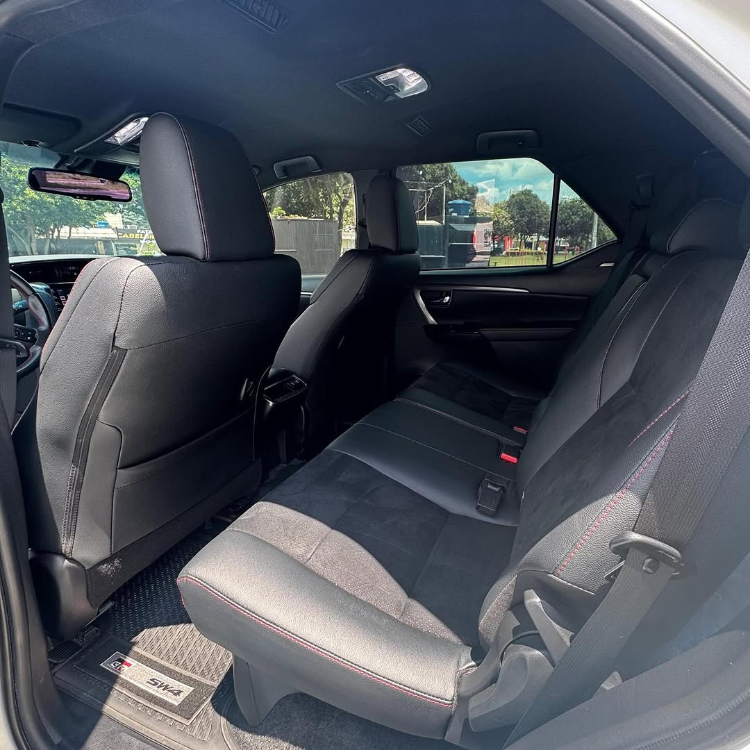 Toyota Hilux Sw4 GR-S_5