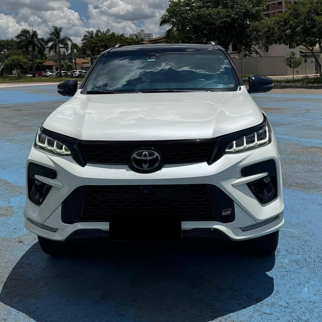 Toyota Hilux Sw4 GR-S_6