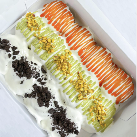 Frosted Cinnamon Rolls with Toppings_1