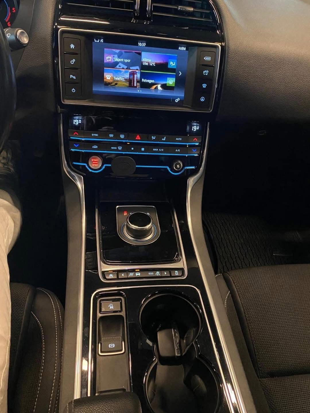 Jaguar XE /2016_6