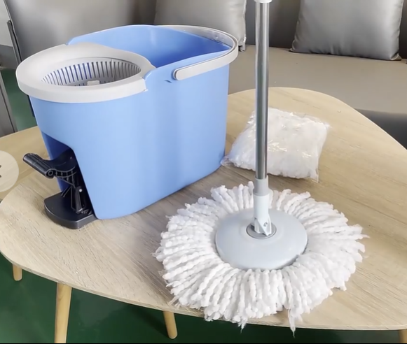 Nettoyage des sols stratifiés en vinyle pour la maison et le bureau_2