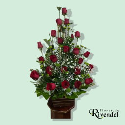 Arreglo de rosas en base de madera