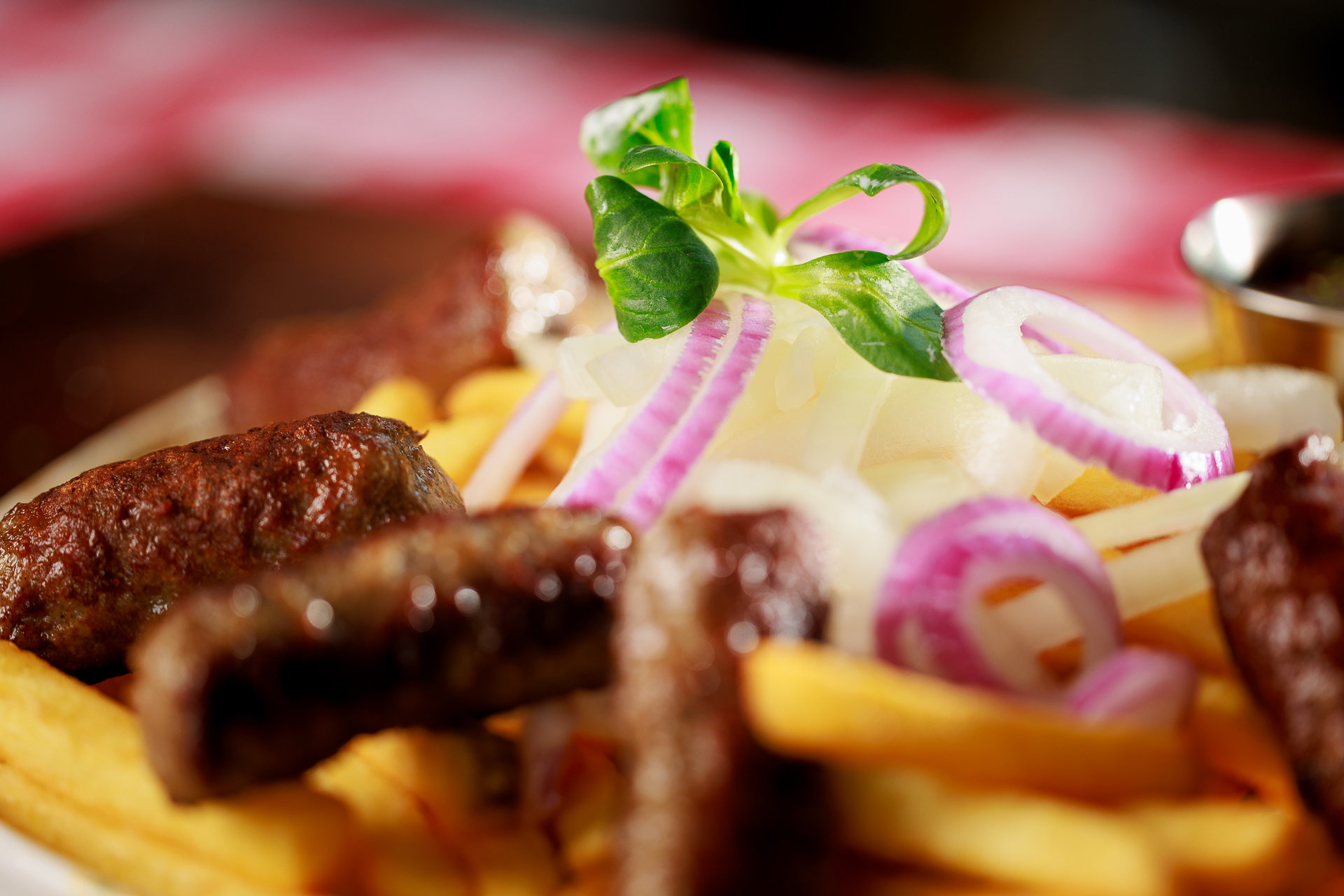 Cevapcici mit Pommes oder Salat_1