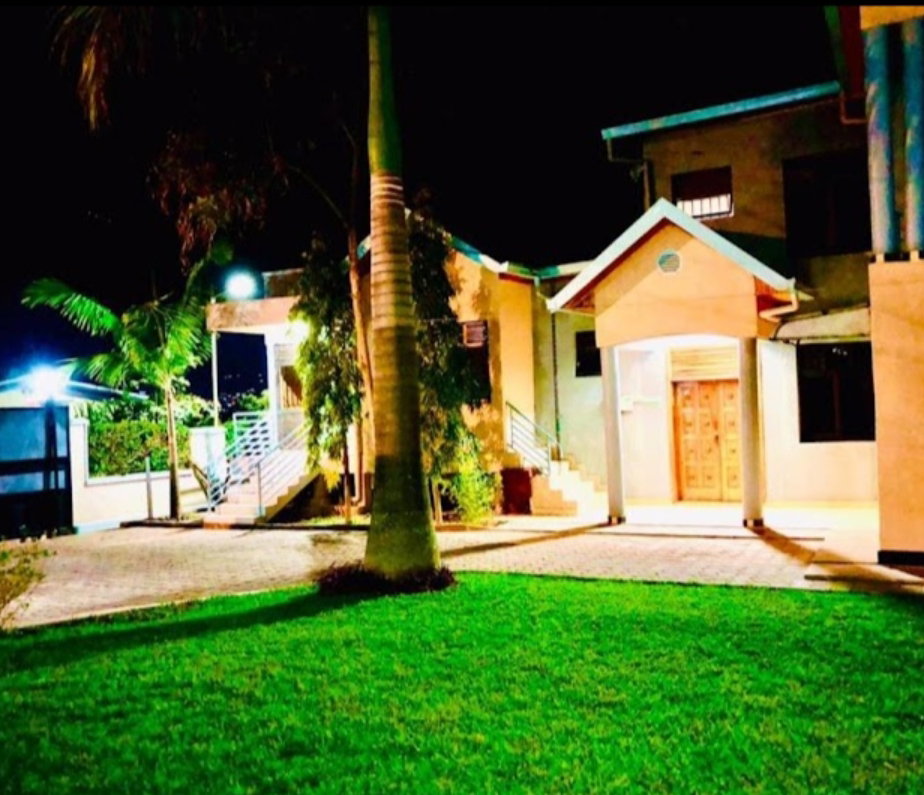 Hut Spot @ Freedom Villa Price Per Guest _0