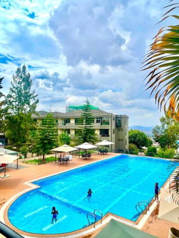 Hut Spot @Nobleza Hotel