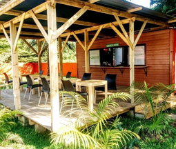 Hut Spot @ 4Blooms Restaurant