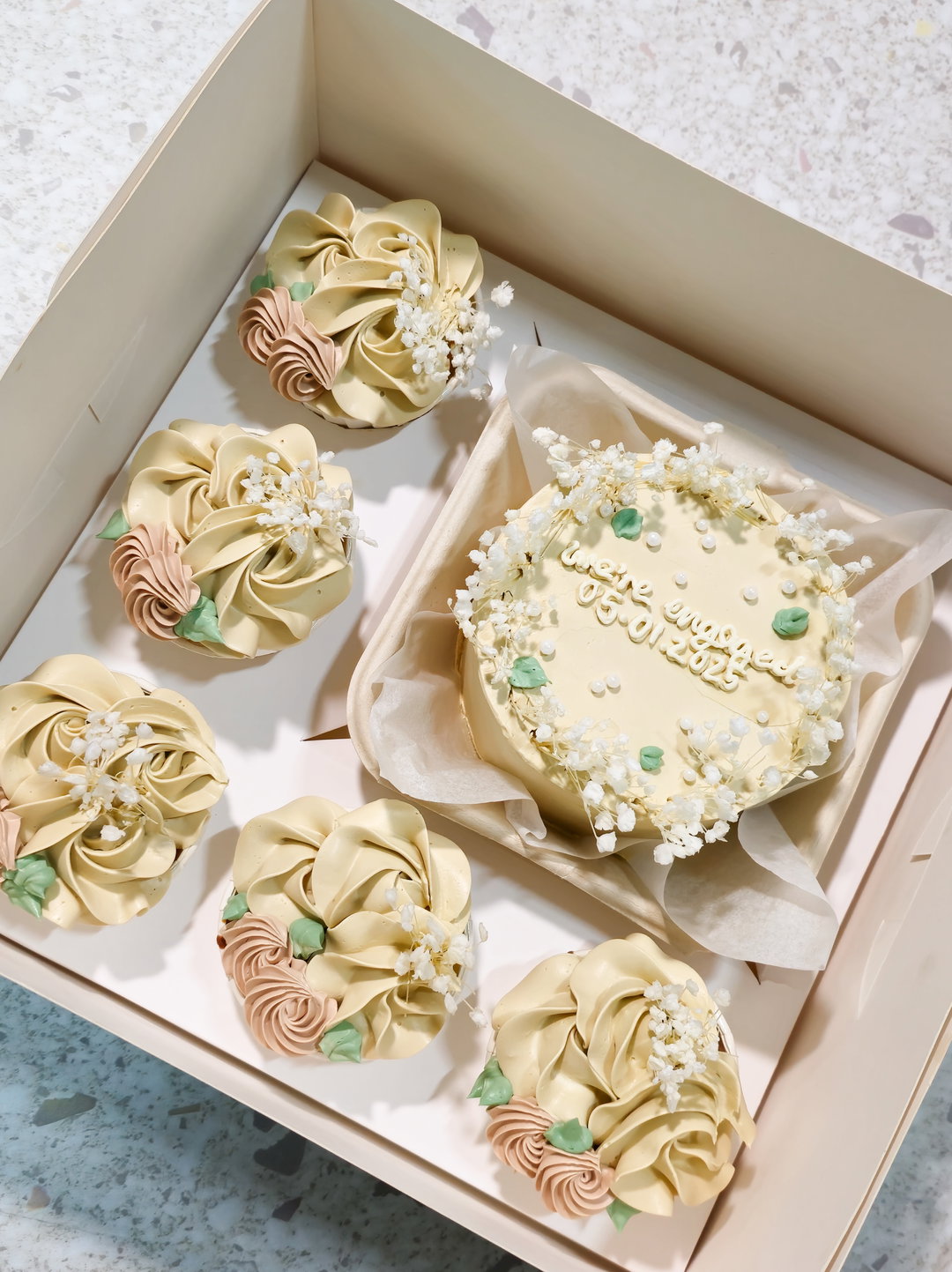 Bento cake + cupcake gift box
