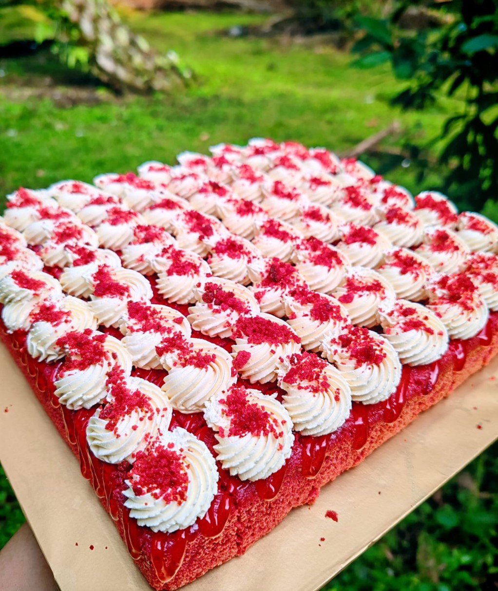 Red Velvet Sundae 10 inch_0