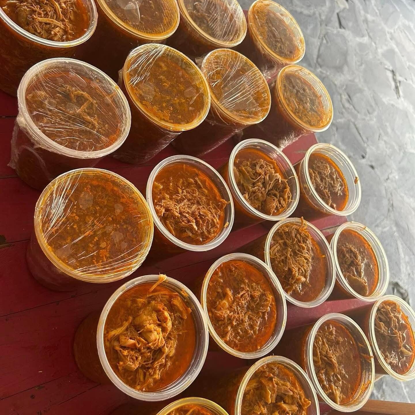 KILO  DE COCHINITA CON FRIJOLES FRITOS_0
