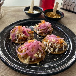 TUCHOS PIBIL