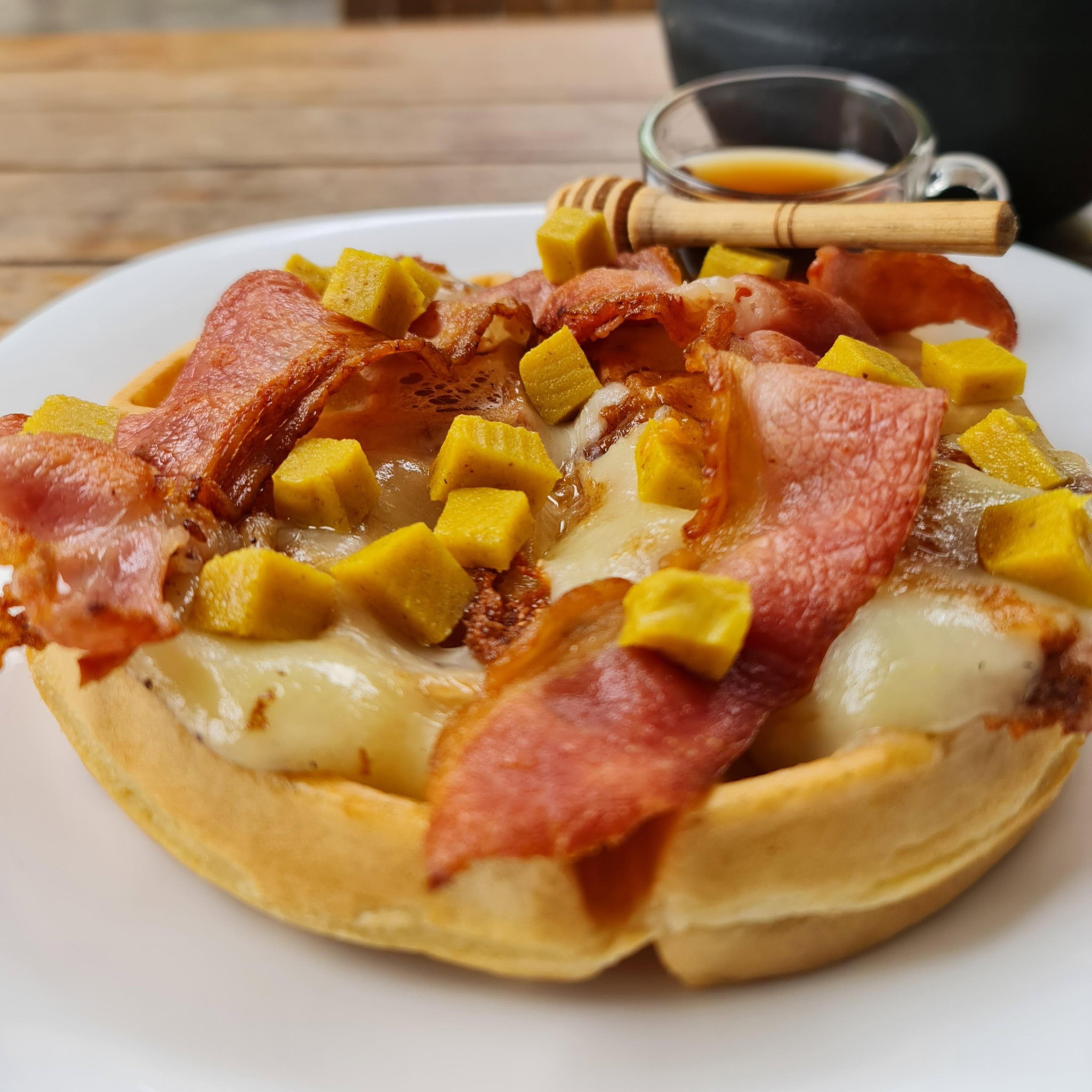 WAFFLE ATE Y TOCINO_0