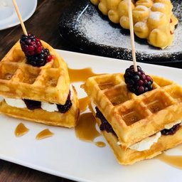 WAFFLE BLACKBERRY Y PHILADELPHIA