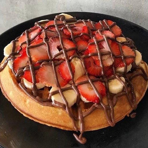 WAFFLE FRESA, PLÁTANO Y NUTELLA_0