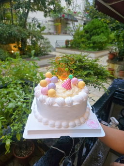 Little Bear and Balloon Cake